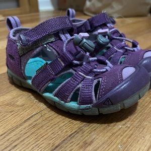 Keen toddler size 10 sandals.